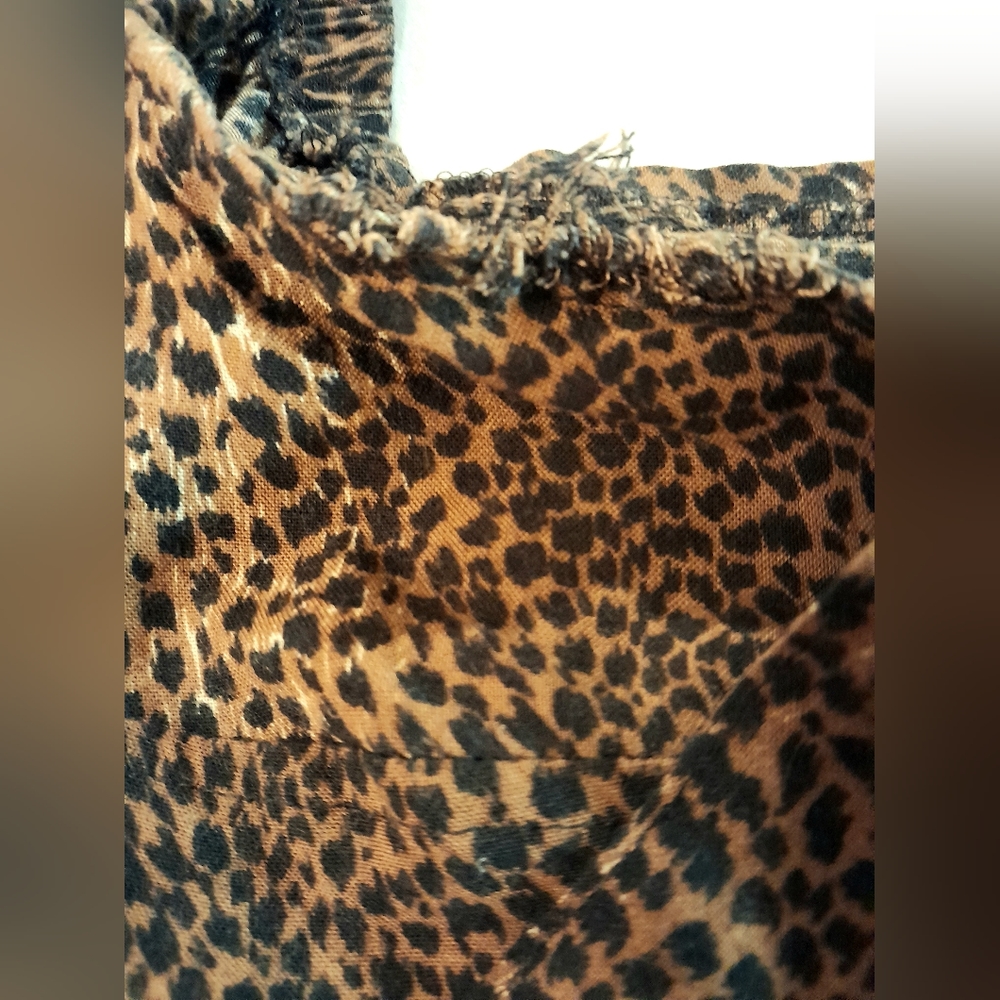Leopard Print Button Down Crop Top - Picture 6 of 12